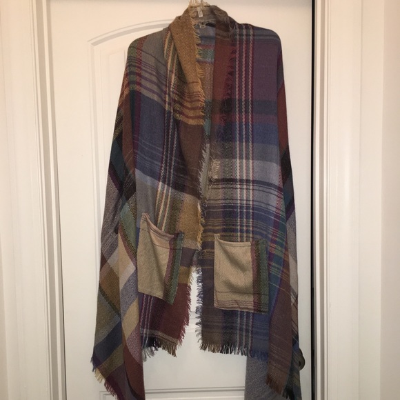 NWOT Open Poncho from Mint Julep - Picture 2 of 4